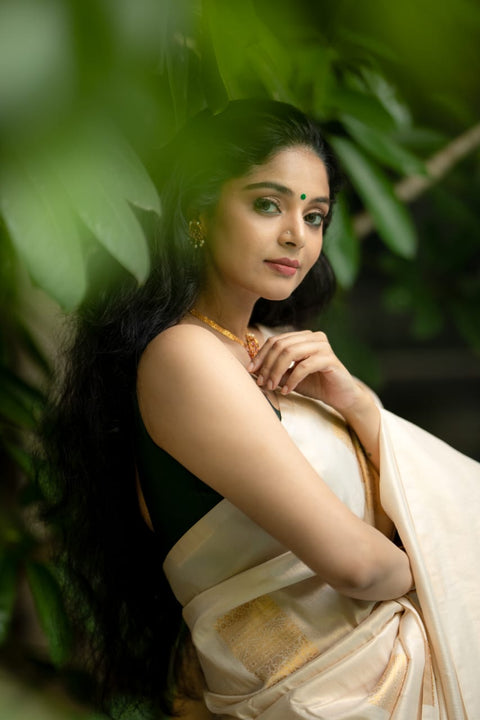 Elegant Banarasi Soft Silk Saree with Gold Zari Weaving & Rich Woven Border